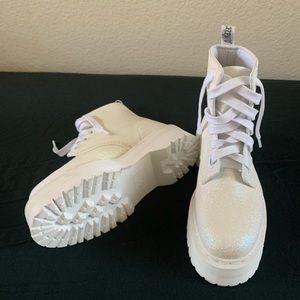 Dr. Marten’s Women’s Molly Glitter White 9 Medium